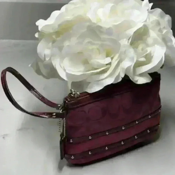 🌟🌟🌟 Coach Monogram Canvas Studded Leather Trim Wristlet Purple EUC!  + COA - Picture 1 of 11